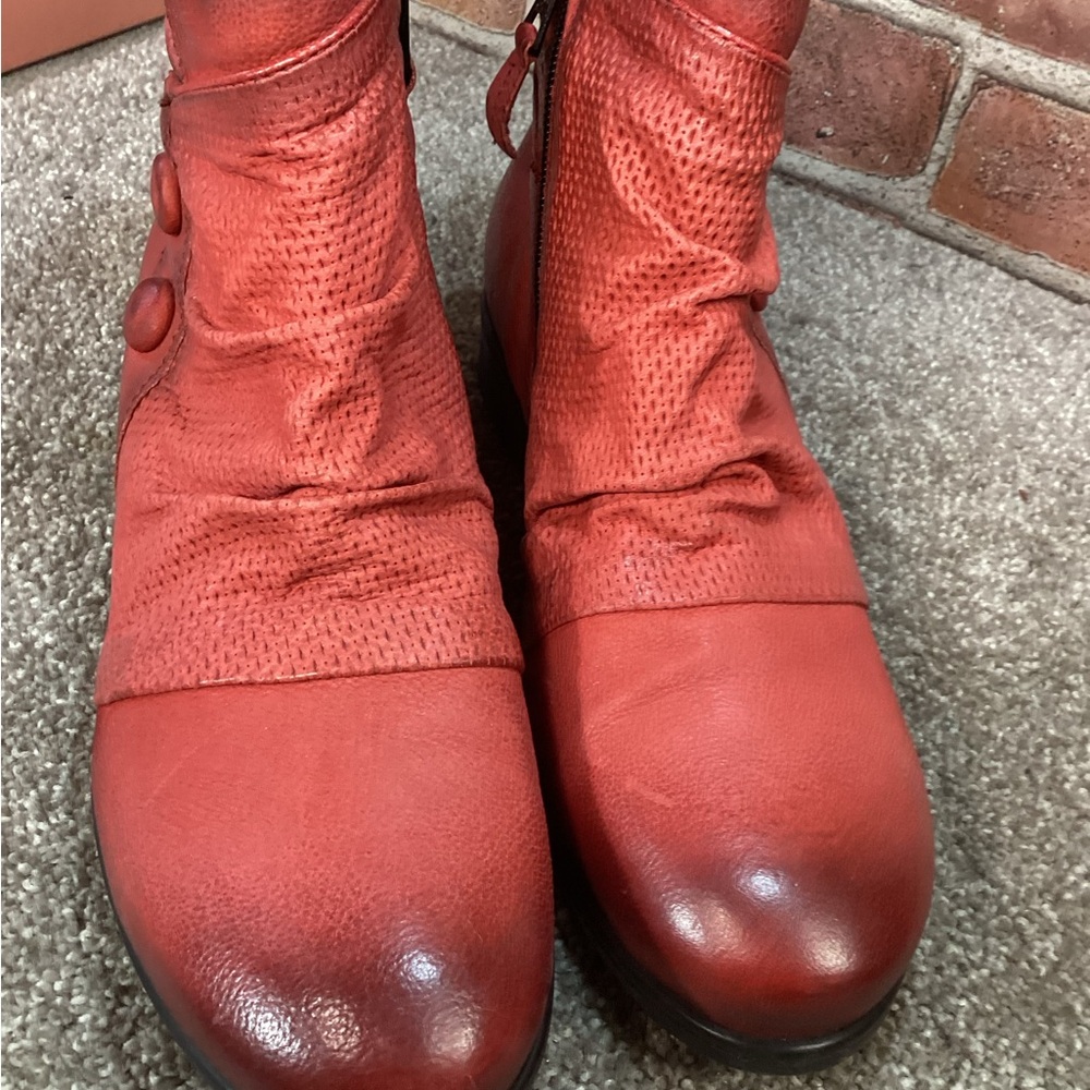 Miz Mooz Sallie womens Scarlet Red Ankle Boots size 38 eu Size 7 -7.5 US - Picture 2 of 5